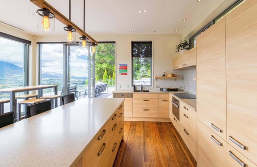 Kaikoura House | Mountain View Chalet
