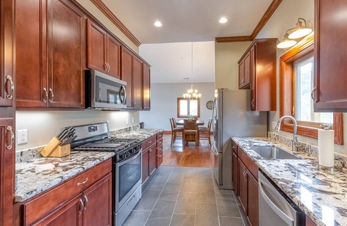 Whittier Condo | Mountain view condo in Country Club - fireplace & on-site hot tub, pool, tennis