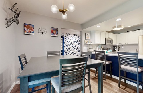 Edwards Condo | Mountain-view condo with outdoor pool, fireplace, grill, patio, pool table & W/D