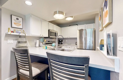 Edwards Condo | Mountain-view condo with outdoor pool, fireplace, grill, patio, pool table & W/D