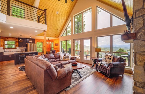 Fleetwood Cabin | Mountain-View Fleetwood Retreat w/Deck & Grill