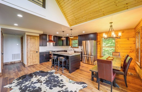 Fleetwood Cabin | Mountain-View Fleetwood Retreat w/Deck & Grill