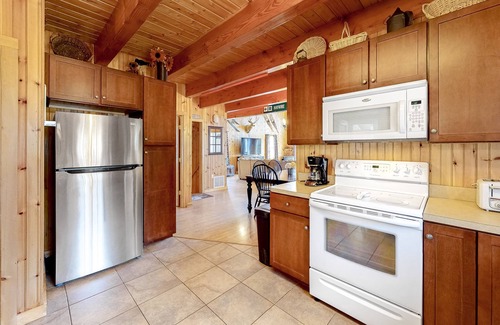 Wilmington House | Mountain view home with WiFi, firepit, & fireplace - direct access to Vast trail