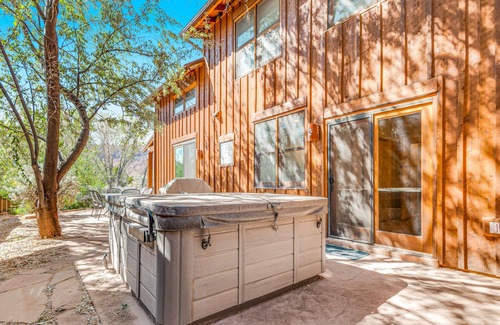 Coyote Run House | Mountain-view home with private hot tub & patio - close to golf & trails