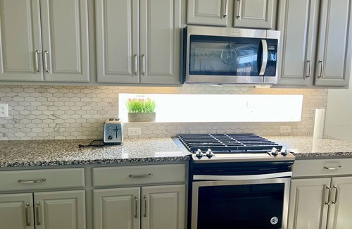 Aurora House | Mountain View house with, Jacuzzi, 5 beds 3.5 bath near Airport