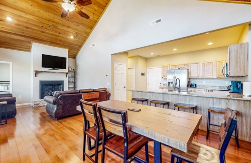 Marble House | Mountain-view log home w/furnished deck, firepit -hiking, biking, national parks