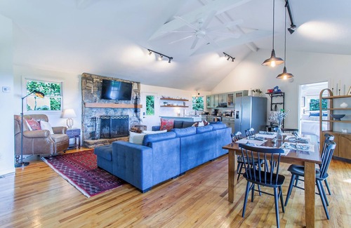 Wolf Laurel House | Mountain View - Pet Friendly- Hot Tub-Access to the AT via Big Bald Mountain.