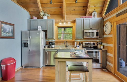 Townsend Cabin | Mountain View★Private★Hot Tub★Fire Table★Fireplace - A VIEW FOR TWO
