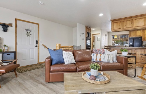 Eden Condo | Mountain View Retreat MH1007| Ski | Golf | Sauna