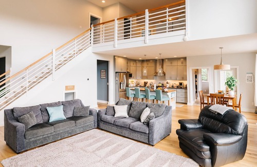 Forest House | Mountain View Retreat - Plenty of Space and Extras