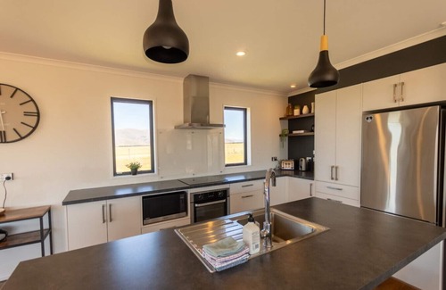 Ben Ohau House | Mountain View Retreat, Twizel FREE WIFI