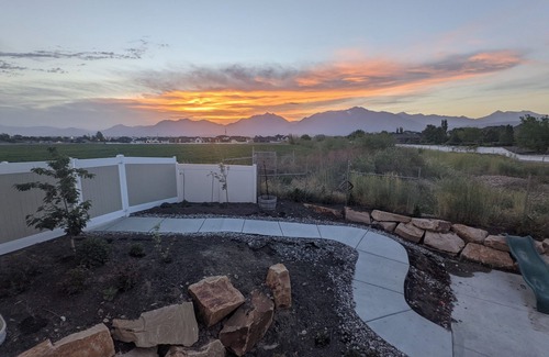 Herriman Apartment | Mountain-View Studio/Hot Tub/22 Min to Salt Lake City/Private Entry