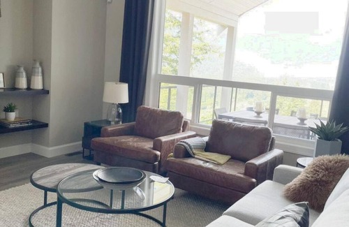 Agassiz House | Mountain View suite