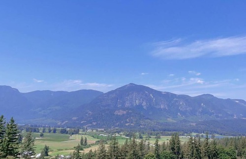 Agassiz House | Mountain View suite