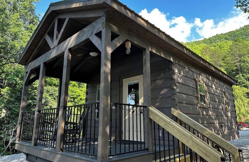 Bryson City Cabin | Mountain View Tiny Home Cabin Near Nantahala River