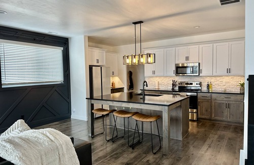 American Fork House | Mountain VIEW Townhome- LUXURY