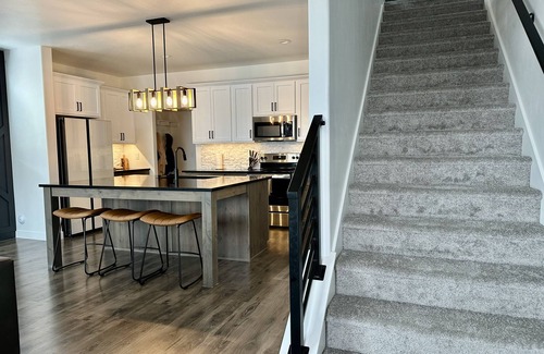 American Fork House | Mountain VIEW Townhome- LUXURY