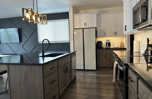 American Fork House | Mountain VIEW Townhome- LUXURY