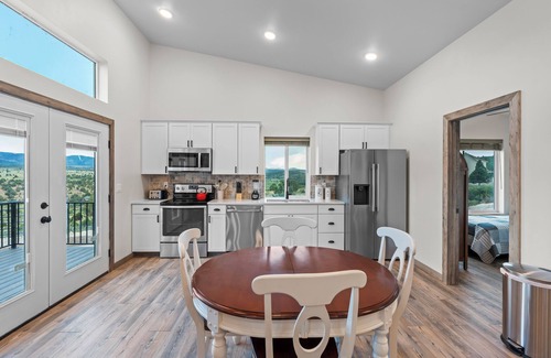 Mammoth Creek Cottage | Mountain View Villa a Peaceful Mountain Retreat Close to Bryce Canyon