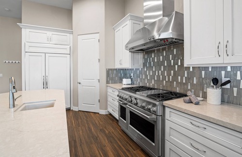 Phoenix House | Mountain Views, 21min to Lake, Hot Tub