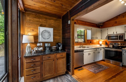 Aska Cabin | Mountain views ⛰️ 5 min to trails, waterfall & river