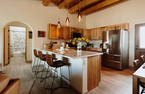 El Prado House | Mountain Views, Rave Reviews, Hot Tub, Kiva Fireplace, Outdoor Cone Firepit