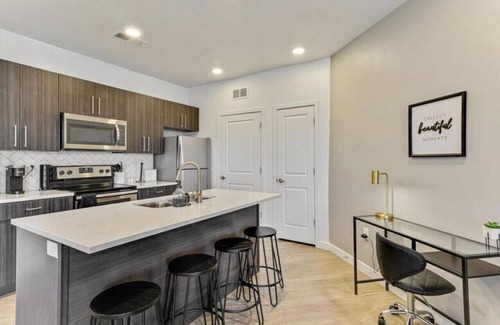 Draper Apartment | Mountain Vista | Hot Tub | Central | 24 hr Gym