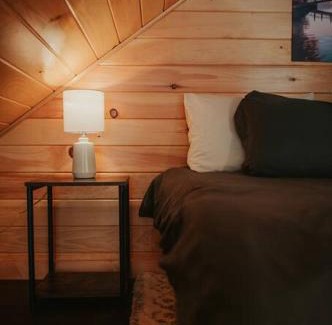 Roxbury House | Mountainscape: Peaceful & Skiing