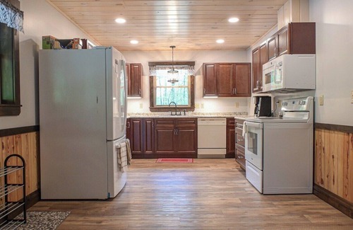 Allenwood Cabin | Mountainside Cabin | Pet Friendly | Secluded & near ATV Trails