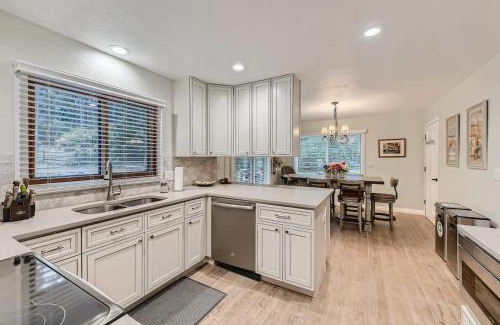 Perry Park House | Mountainside Escape Ev Charger, Patio & Views