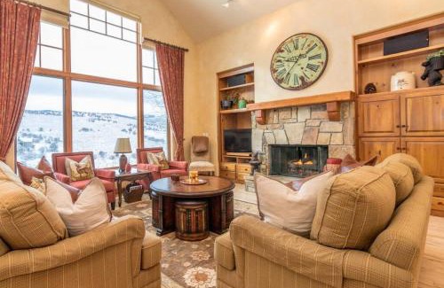 Edwards House | Mountainside Manor with Hot Tub