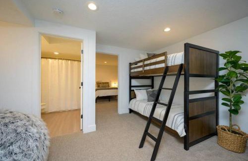 Wolf Creek House | Mountainside Ski & Golf Retreat