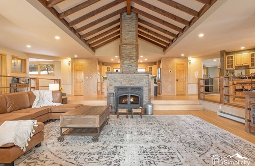 Kerr Gulch House | Mountainside Splendor Lux Master BR 180° Views
