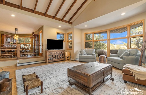 Kerr Gulch House | Mountainside Splendor Lux Master BR 180° Views