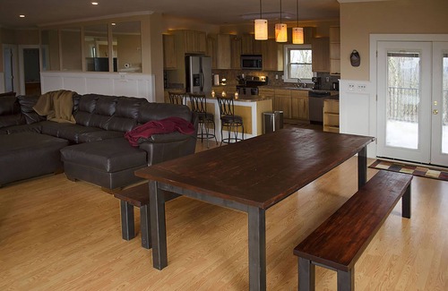 Lerona House | Mountaintop 7 Bedroom Home - Small/Micro Weddings, Family and Friend Stays