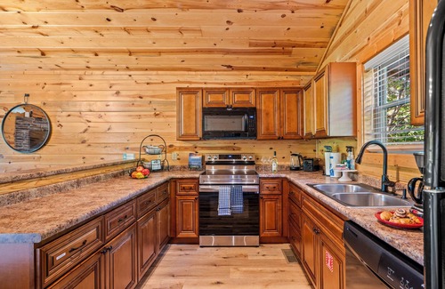 Pigeon Forge Cabin | MountainView!1miletoPkwy!2Pools!HotTub!TheaterRm!PoolTable!Arcade!Shuffleboard!