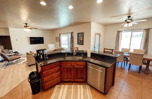 Apple Valley House | Mountainview Home with Large Patio & Sport Court