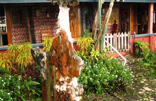 Caledonia Villa | Mountambrin TheaterGallery ~ A Villa & Artist Retreat