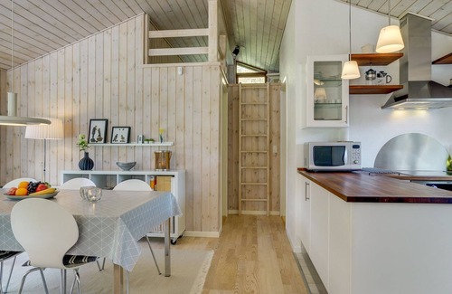 Lyngsa House | "Mourits" - 1.2km from the sea by Interhome