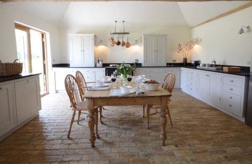Ipswich Cottage | MOUSEHALL BARN, FLOWTON, pet friendly, with open fire in Hadleigh