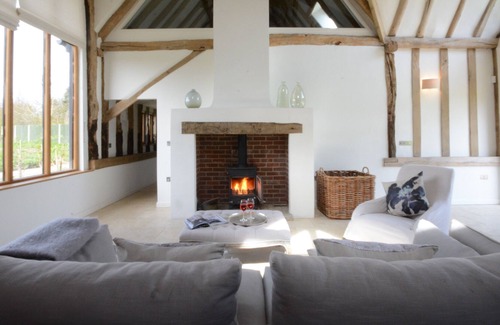 Ipswich Cottage | MOUSEHALL BARN, FLOWTON, pet friendly, with open fire in Hadleigh
