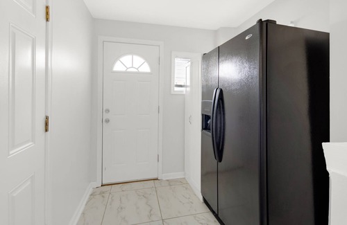 Fairlawn House | Move-In-Ready | Pet-Friendly | 2B2B + Attached 2-Car Garage + Finished Basement|