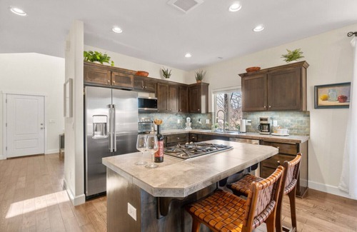 Larkspur House | Movie Theater, Office, Pets! - Stunning Bend Home