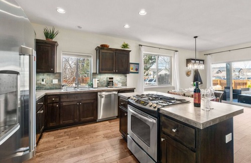 Larkspur House | Movie Theater, Office, Pets! - Stunning Bend Home