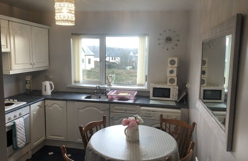Moville Apartment | Moville Centre Apartment 2 bedroom cosy with parking