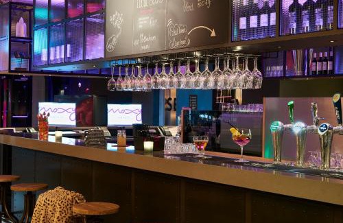 Hoofddorp Hotel | Moxy Amsterdam Schiphol Airport