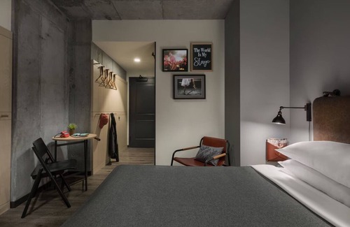 Chinatown Hotel | Moxy Boston Downtown, 3 Queen Rooms, Pet-Friendly and Steps from Boston Culture!