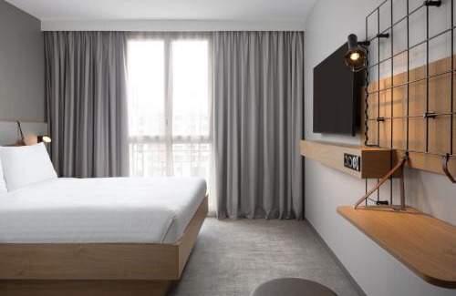 Clamart Hotel | Moxy Paris Clamart