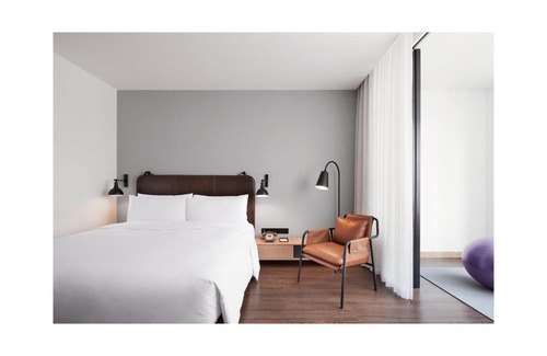 Futian CBD Hotel | Moxy Shenzhen North Station