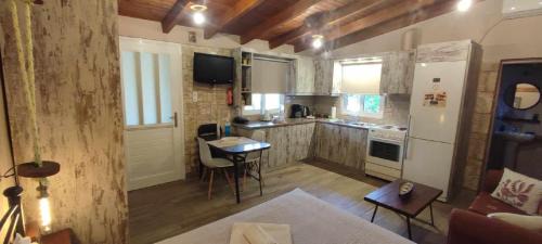 Amarinthos Apartment | Mozart House Studio